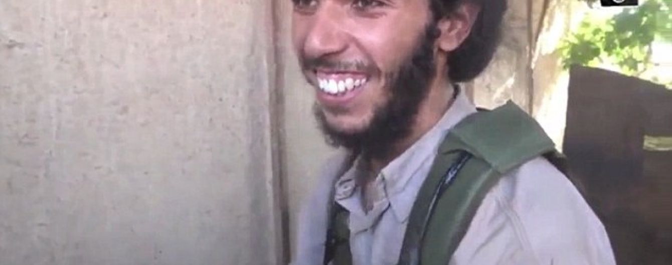У Мережі з'явилося відео, як бойовик "ІД" шалено радіє з нагоди стати смертником