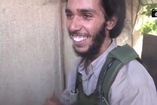 У Мережі з'явилося відео, як бойовик "ІД" шалено радіє з нагоди стати смертником