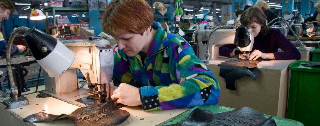 Українців масово навчатимуть на трактористів, сантехніків та швачок