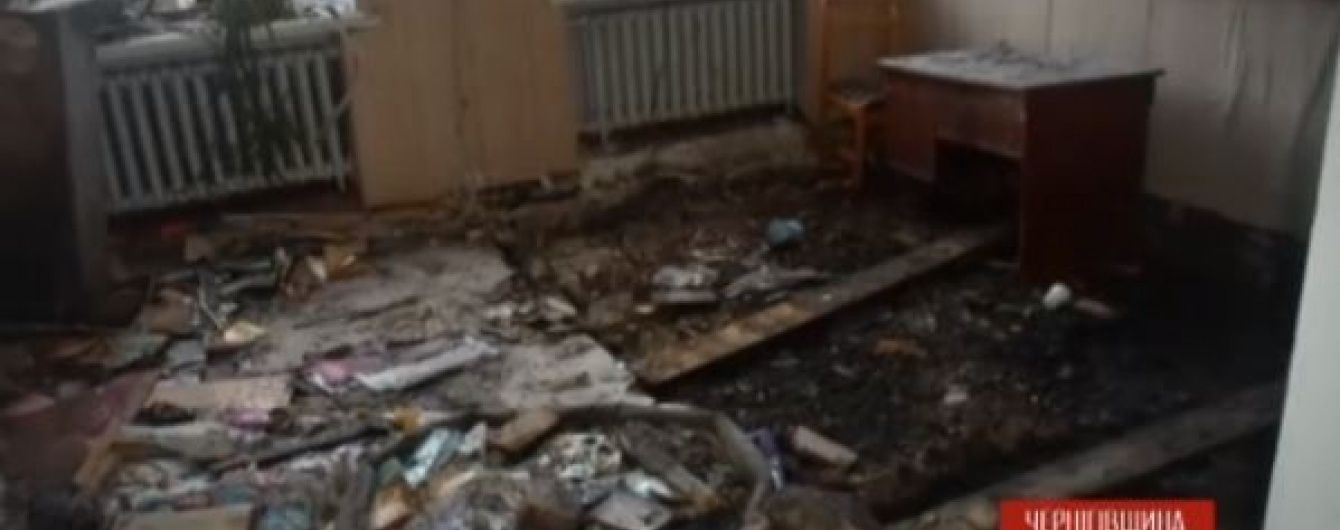 На Чернігівщині пожежу у школі гасили сім годин