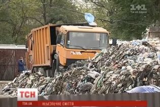 Жителі столичної Дарниці задихаються від смороду сміттєзвалища, яке вважають незаконним