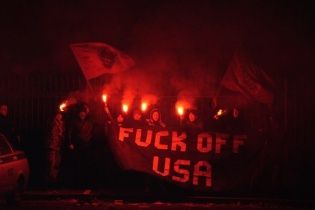 У Москві нацболи закидали фаєрами резиденцію посла США