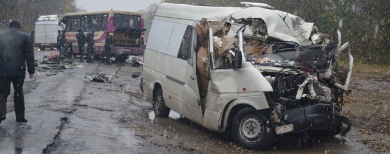 Доба автобусних ДТП: у трьох регіонах України сталися великі аварії