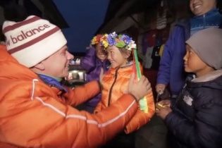 Ведучий програми "Світ навиворіт" Дмитро Комаров став багатодітним "батьком"