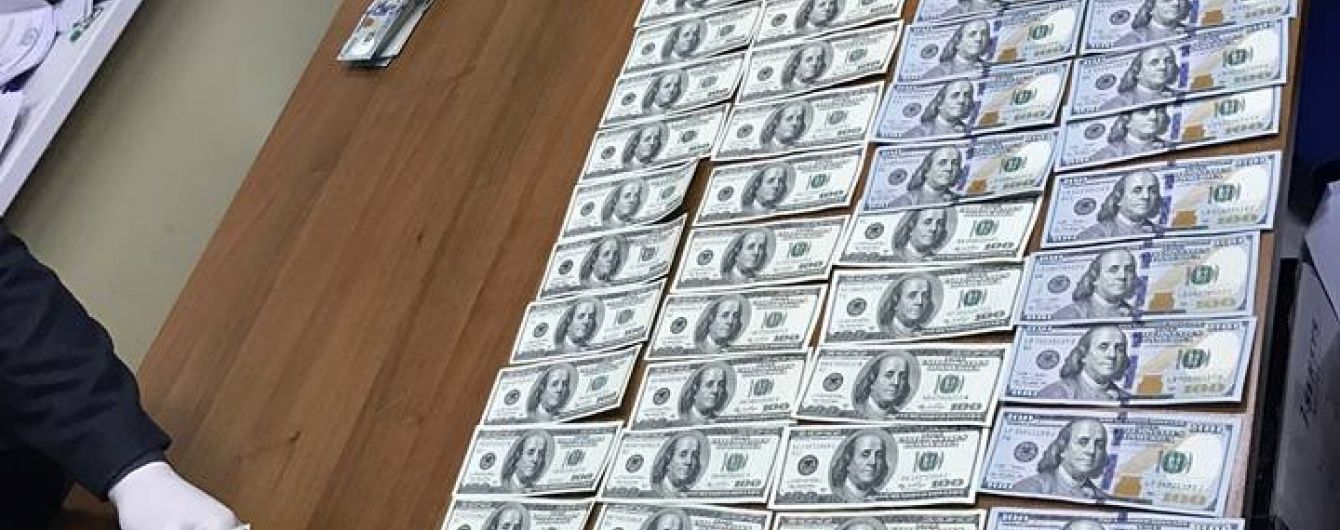 Слідчому ГПУ намагалися дати хабар за повернення 200 кг бурштину - Луценко