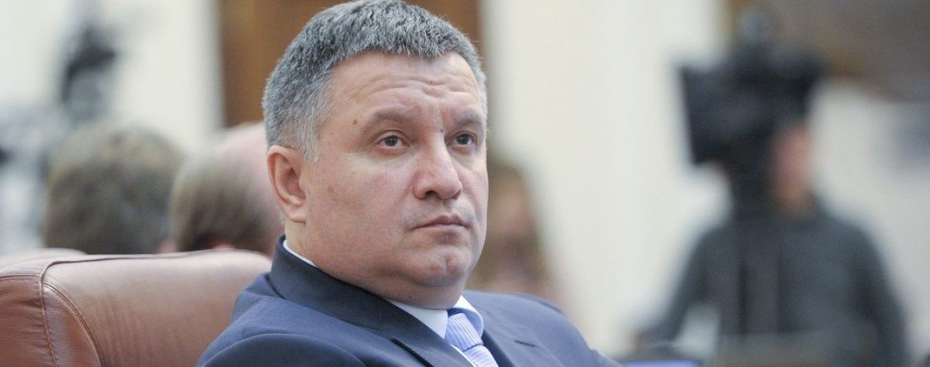 1,6 млн доходів, квартира в понад 600 квадратів та багато антикваріату. Е-декларація Авакова