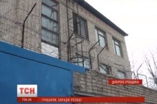 У Нікополі білорус обікрав магазини й спустив награбовані шість тисяч у караоке-барі
