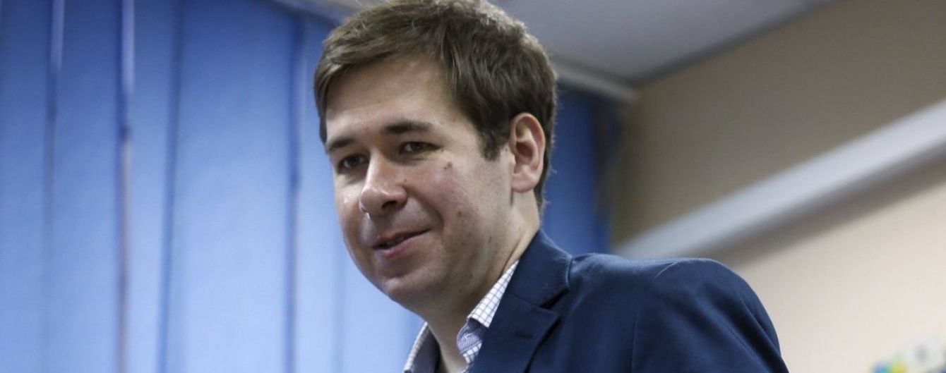 Колишній адвокат Савченко відхрестився від зв'язків із Сурковим і Медведчуком