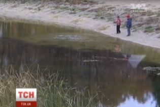 Страшна знахідка. У Рівному школяр у парковому озері знайшов мертвого чоловіка