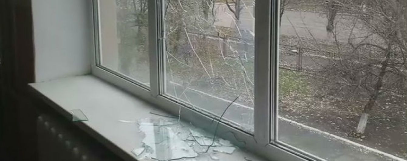 У Мар'їнці бойовики обстріляли школу