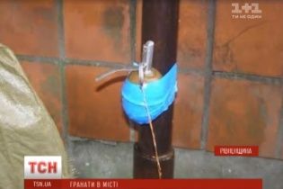 На Рівненщині знайшли дві гранати – у рюкзаку в кафе та примотану до антени біля будинку