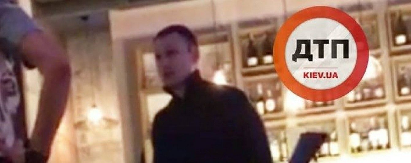 У Мережі оприлюднили фото та відео "ворошиловського стрільця" у ресторані в центрі Києва