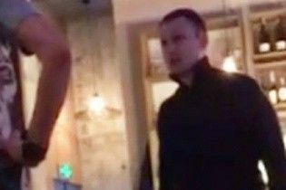 У Мережі оприлюднили фото та відео "ворошиловського стрільця" у ресторані в центрі Києва