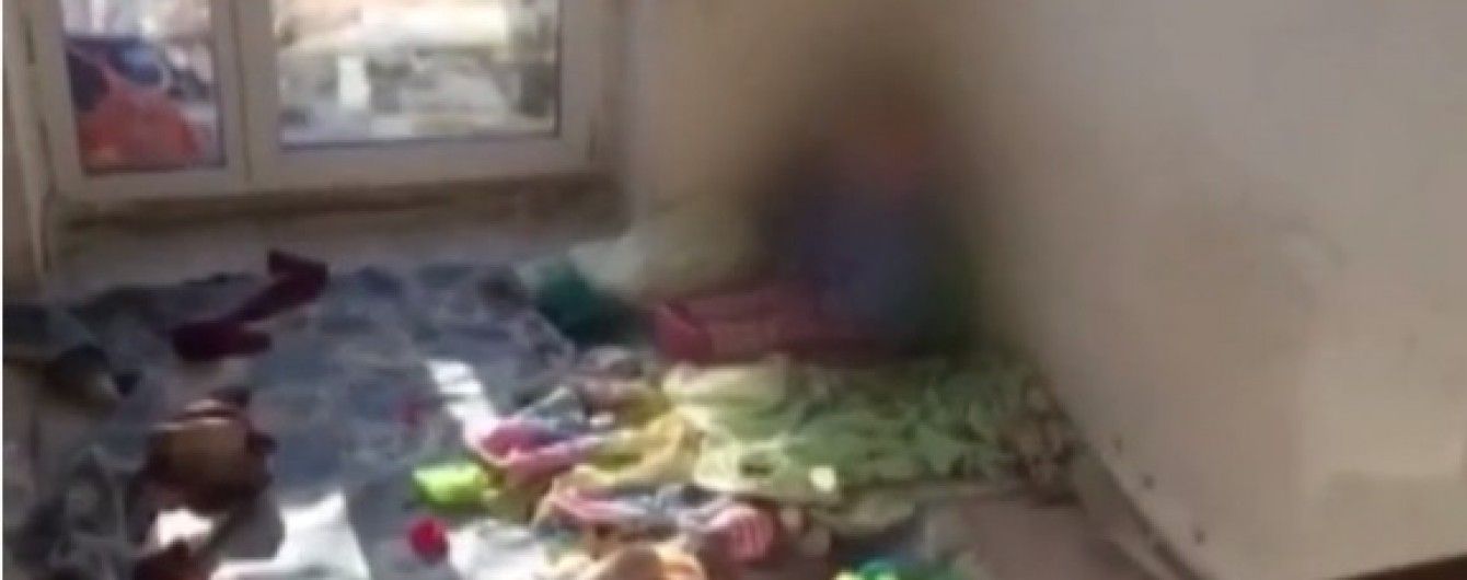 Поліція викрила наркокубло, в якому у жахливих умовах живе 3-річний малюк