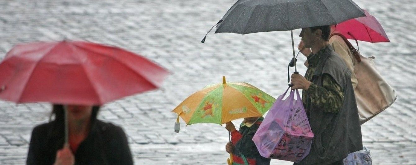Синоптики попереджають про сильні зливи на Заході. Прогноз погоди на 6 листопада