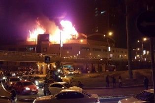 В Алмати спалахнула потужна пожежа в бізнес-центрі