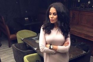Зваблива Настя Каменських похизувалася довгими ногами на обкладинці глянцю
