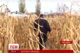 На Рівненщині понад півсотні правоохоронців з літаком та квадрокоптерами ловили автокрадіїв