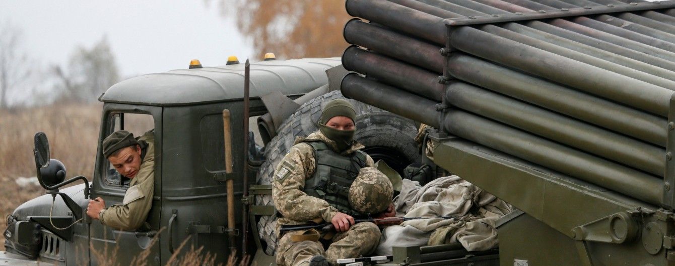 Військовий хоче викупити в армії каску, яка врятувала йому життя в АТО