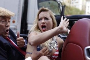 Трамп у Москві замовив у повій "золотий дощ" на постіль, де спали Обами – доповідь