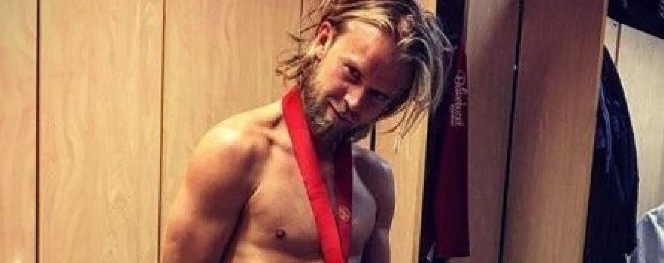 Норвезькі футболісти відсвяткували чемпіонство голими фото з кубком