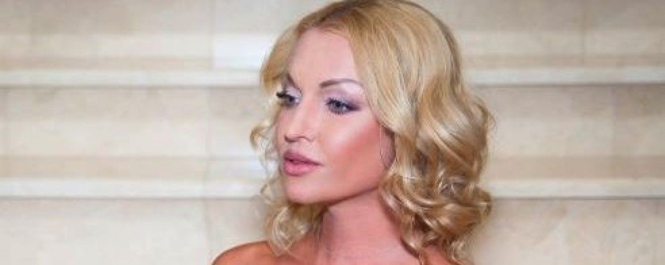 Волочкова запалала на столі у масажиста