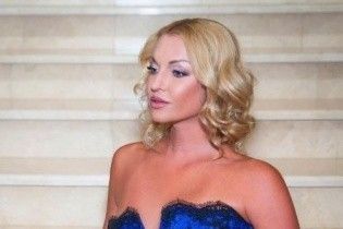Волочкова запалала на столі у масажиста