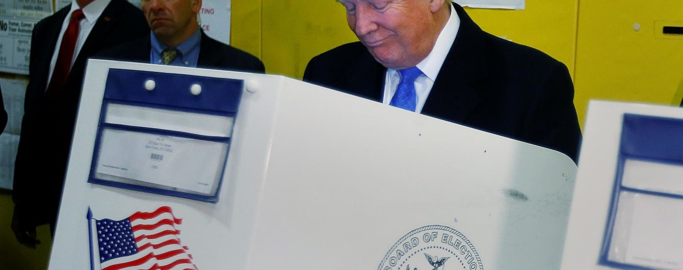 Трамп лідирує у чотирьох штатах після опрацювання перших бюлетенів