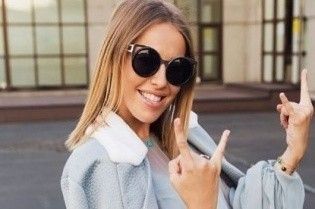 Досі вагітна: Собчак у басейні спростувала чутки про народження доньки