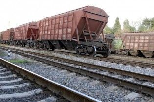 Машиністів поїзда, які після наїзду на жінку на Миколаївщині сховали її тіло у холодильник, звільнили
