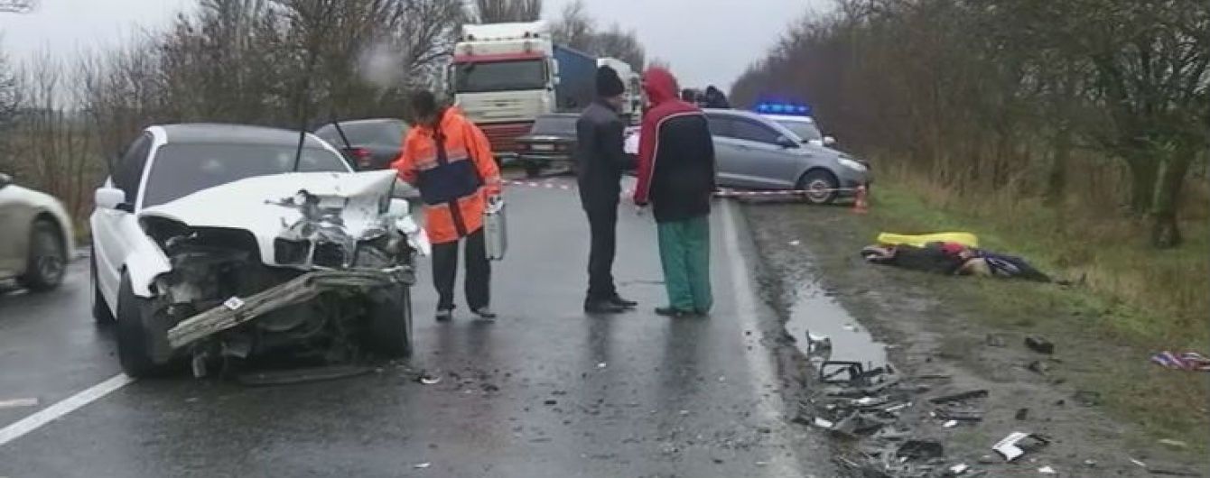 На Одеській трасі в ДТП загинула ціла родина