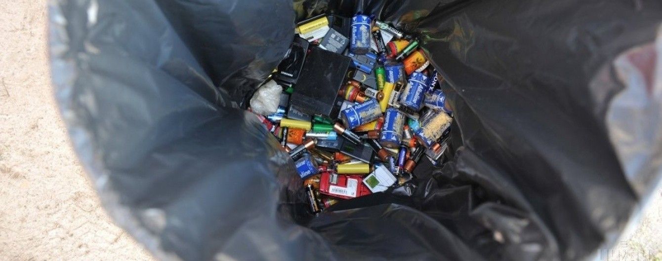 В Україні утилізовують лише 1% використаних батарейок: тонни отрути потрапляють у ґрунт та воду