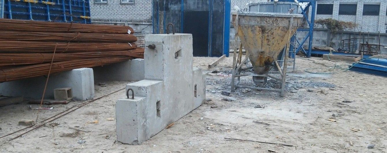 У Києві будівельника задавило бетонною конструкцією