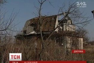 Розбите війною Водяне: серед знищених обстрілами будинків та вулиць "оази" охайних городів