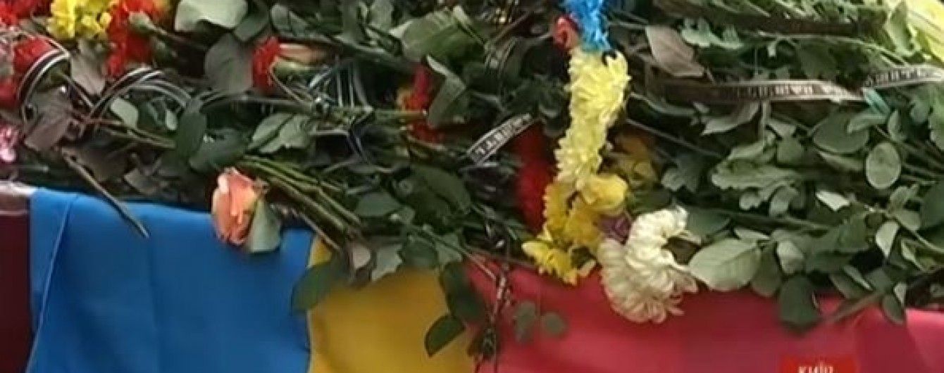 У Києві попрощались з бійцем, який за півгодини до смерті привітав сина з днем народження