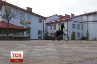 Українець поїхав на велосипеді зі Львова до Ватикану заради дітей