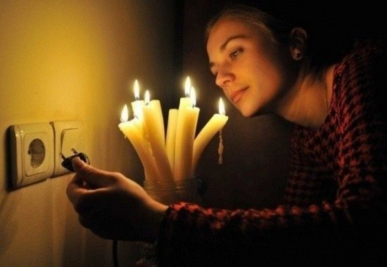 Відключення світла,свічка