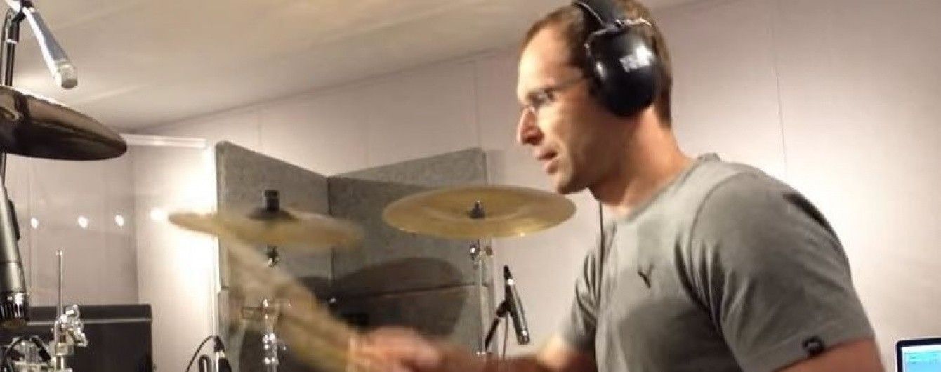 Голкіпер "Арсеналу" зіграв на барабанах пісню групи "Linkin Park"