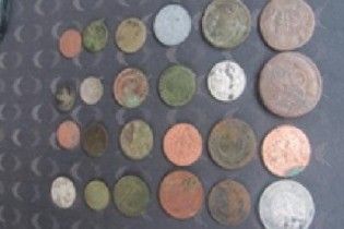 На Одещині прикордонники вилучили у чоловіка старовинні монети часів царської Росії