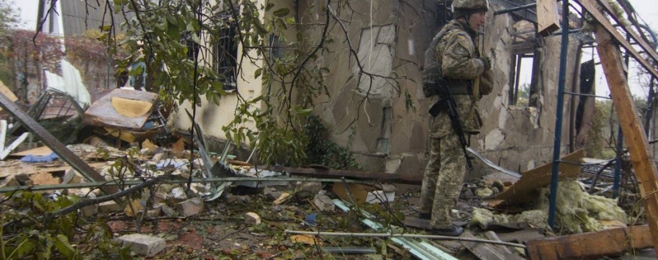 Військових під Маріуполем обстріляли небаченими досі морпіхами снарядами