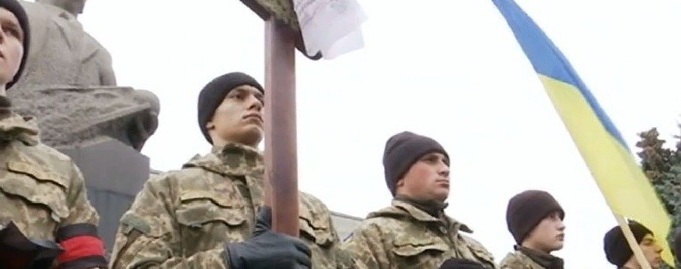 У Житомирі зворушливо провели в останню путь загиблого в АТО офіцера