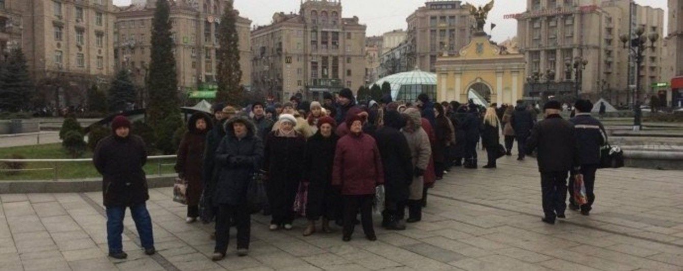 Протести у Києві: до НБУ знову прямують тисячі мітингувальників