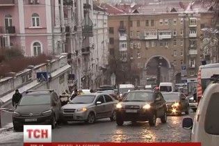 Авто з мертвим водієм улаштувало ДТП неподалік Адміністрації президента