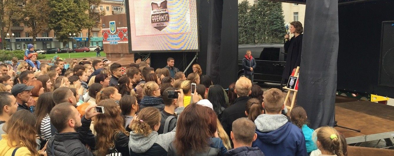 Після інспекції Ольги Фреймут у Херсоні демонтували небезпечний дитячий майданчик