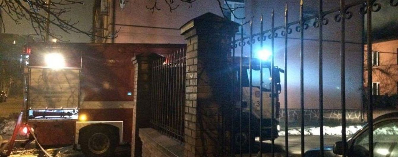 Небезпечну підземну пожежу в центрі Києва ліквідували