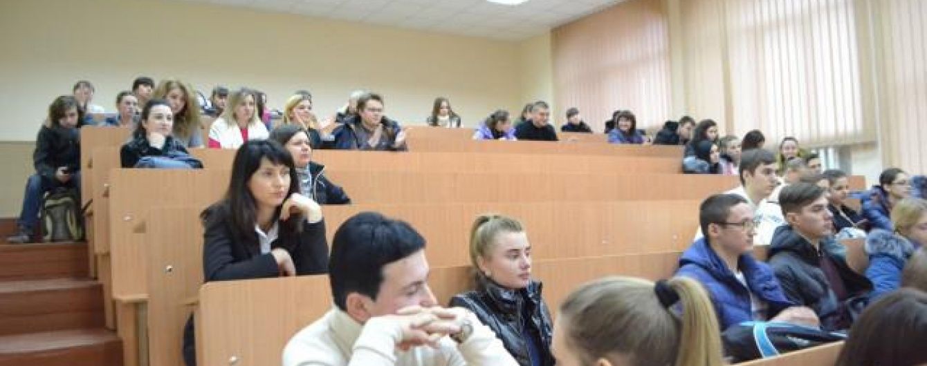 У Миколаєві студенти зірвали показ провокаційного фільму про війну на Донбасі