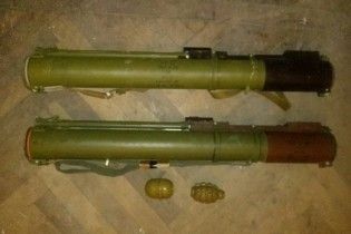 СБУ виявила схрони з гранатометами та іншими засобами ураження біля Маріуполя та на Луганщині