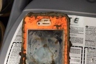 Американець за допомогою рису врятував смартфон, що рік перебував у льодяній воді