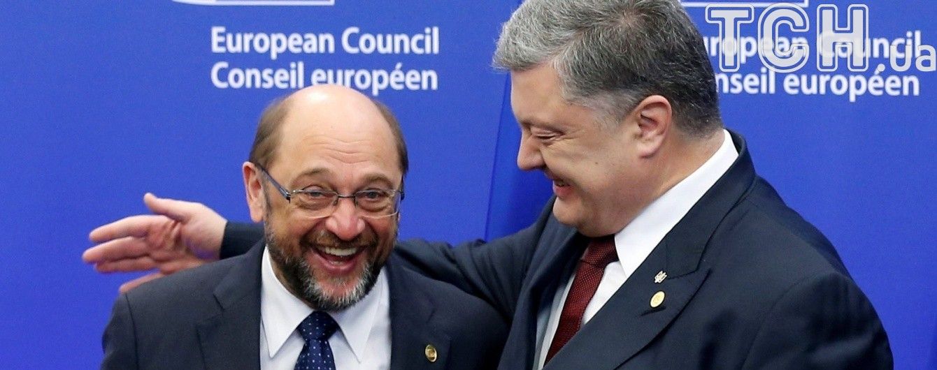 Порошенко назвав конкурента Меркель історичною особистістю для України