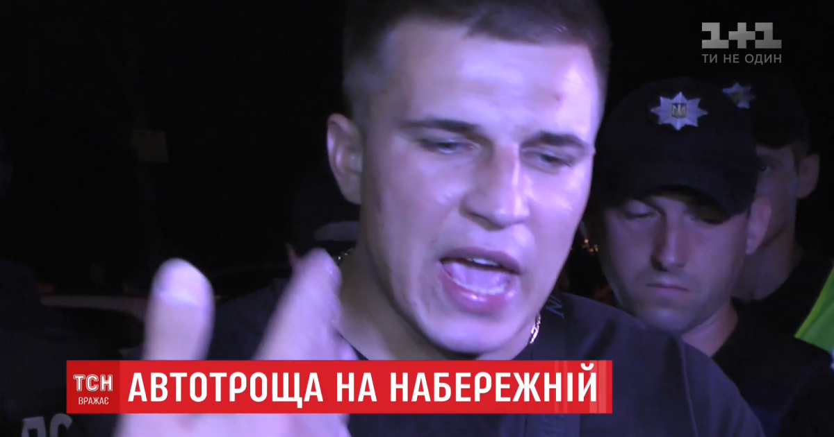Пьяный водитель разбил три припаркованных авто. Подробности вечернего ДТП в Киеве